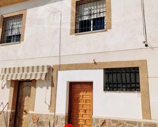 Vista exterior de Finca rústica en venda en Almodóvar del Río amb Piscina