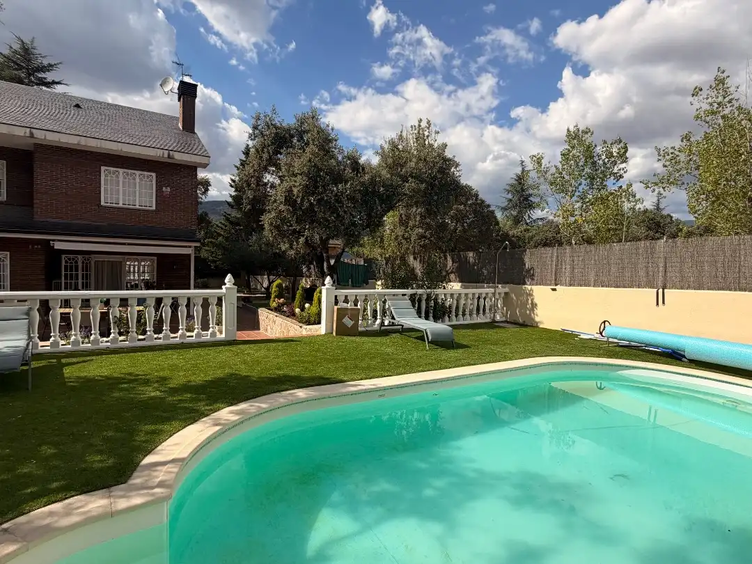 Piscina de Casa o chalet en venta en Moralzarzal con Jardín privado, Trastero y Piscina
