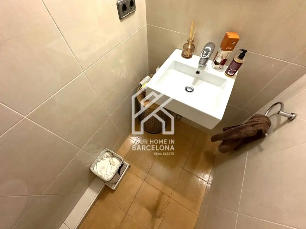 Bathroom of Flat for sale in Barcelona  with Heating and Balcony