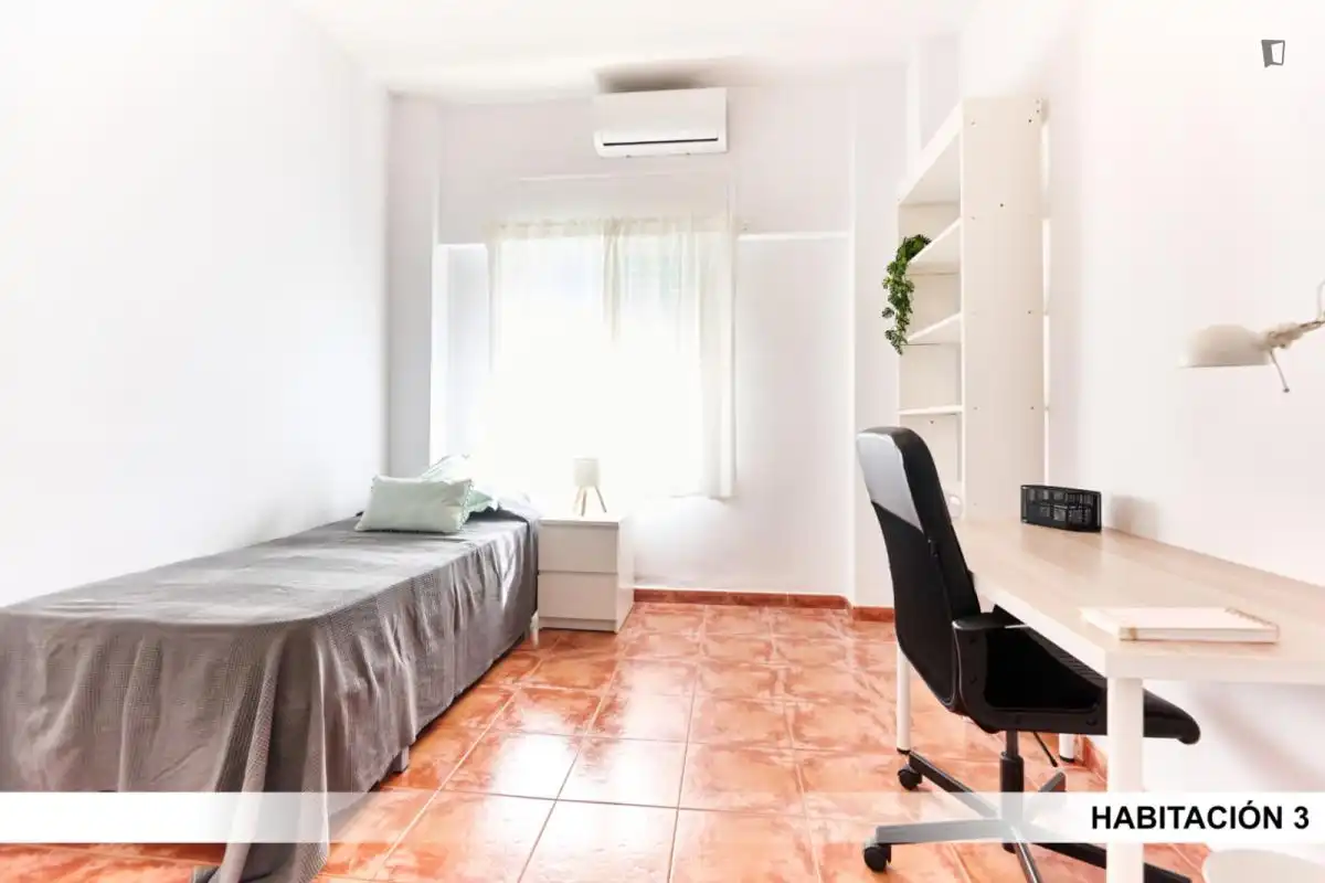 Dormitori de Apartament per a compartir en Alcalá de Guadaira amb Aire condicionat, Calefacció i Moblat