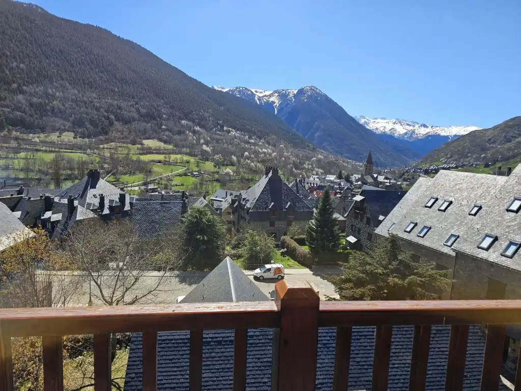Vista exterior de Dúplex en venta en Naut Aran