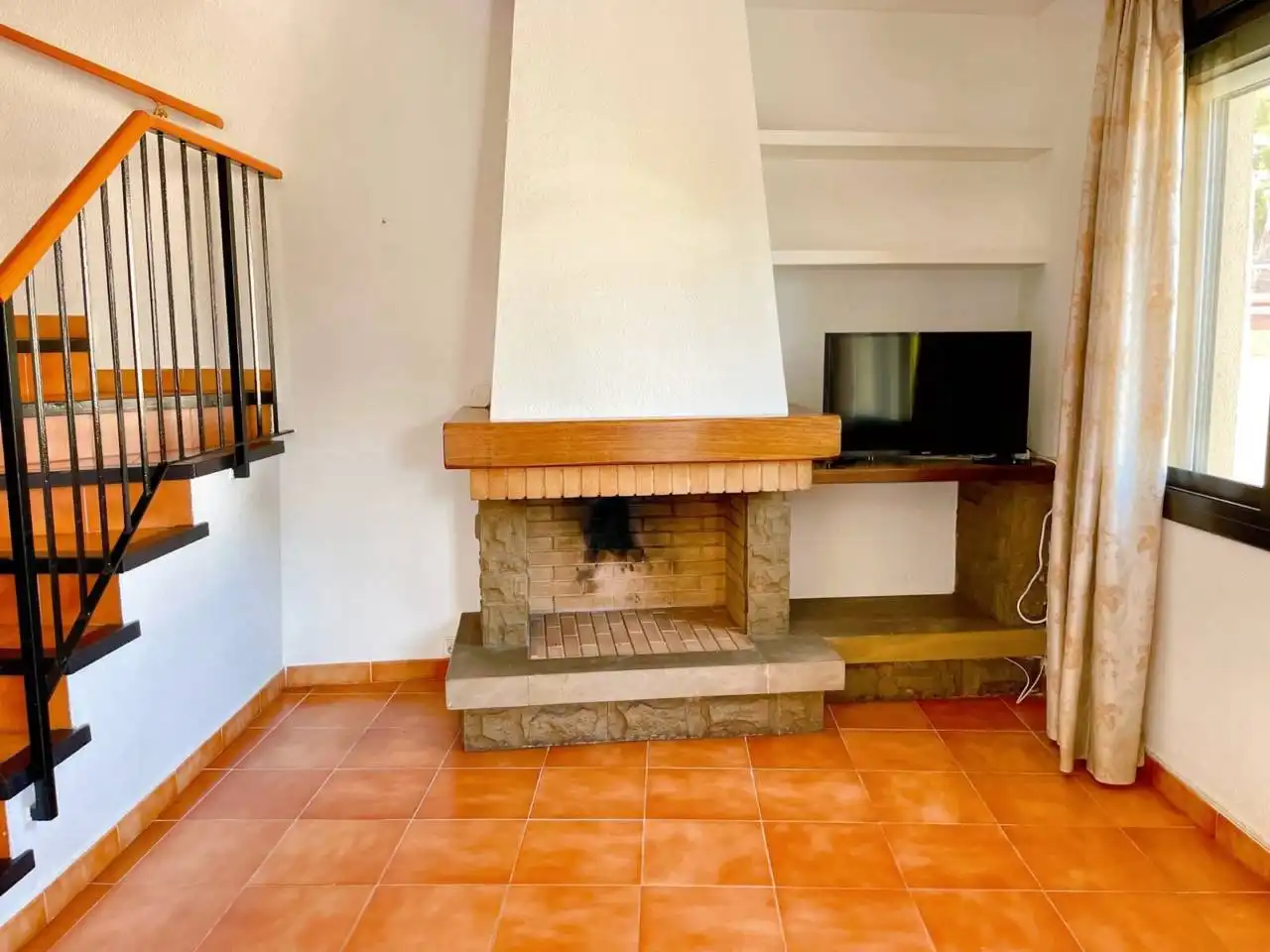 Living room of Detached homes for sale in Cerdanyola del Vallès  with Air Conditioner, Heating and Private garden