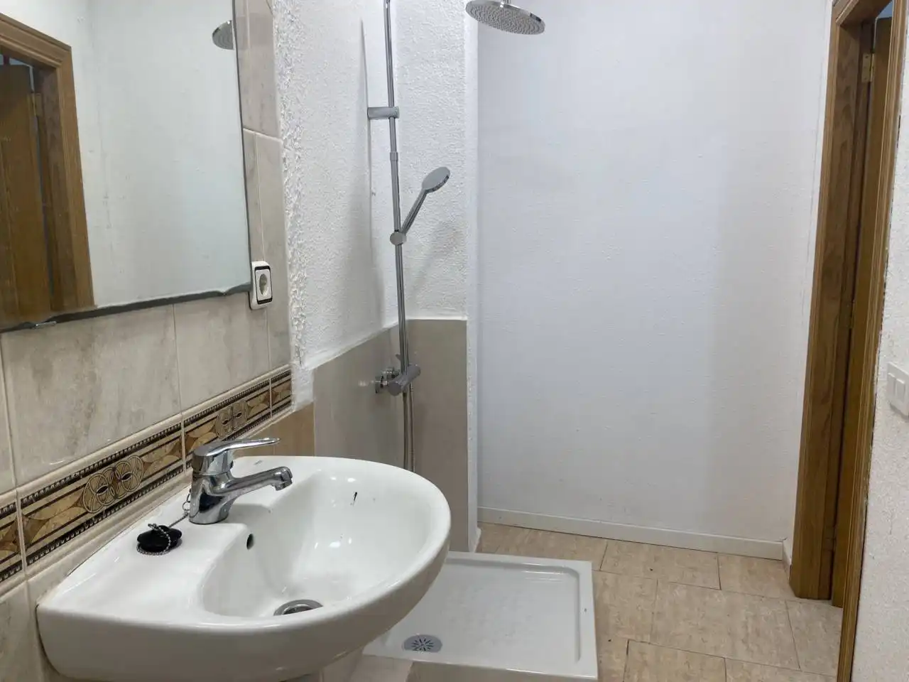 Baño de Local de alquiler en Torrent con Aire acondicionado