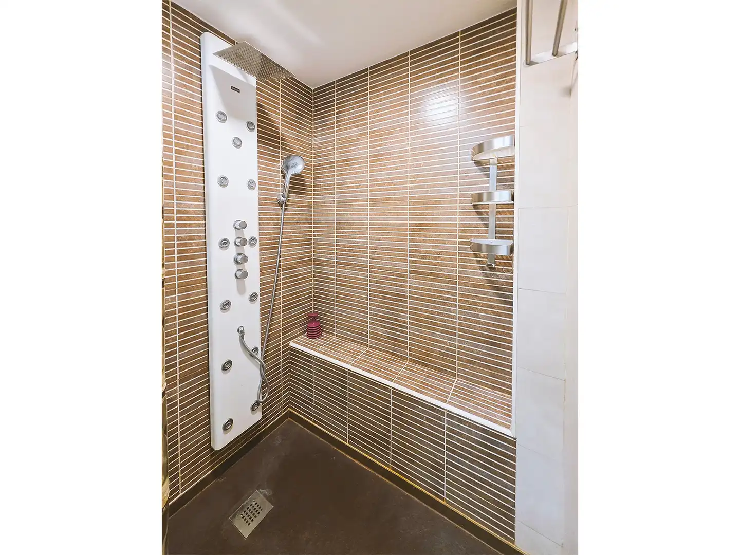 Bathroom of Flat for sale in Urbanitzacions