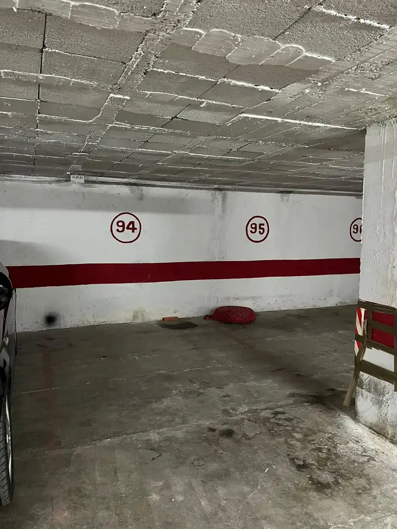 Parkplatz von Garage zum Verkauf in Granada