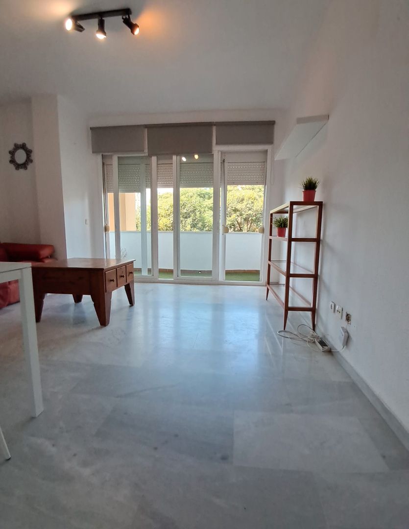 Sala d'estar de Pis de lloguer en Mairena del Aljarafe amb Aire condicionat, Terrassa i Moblat