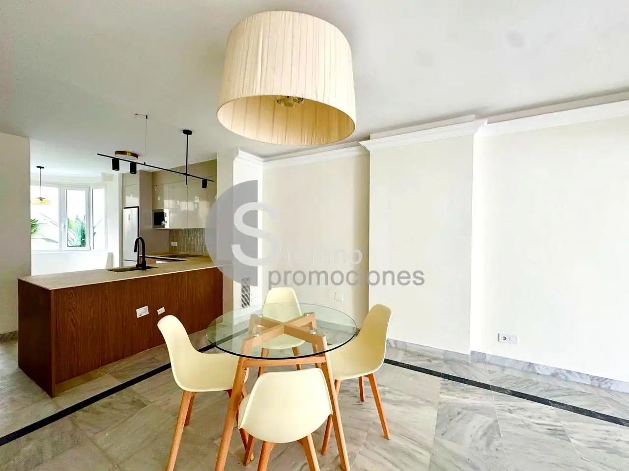 Menjador de Planta baixa en venda en Marbella amb Aire condicionat, Jardí privat i Terrassa