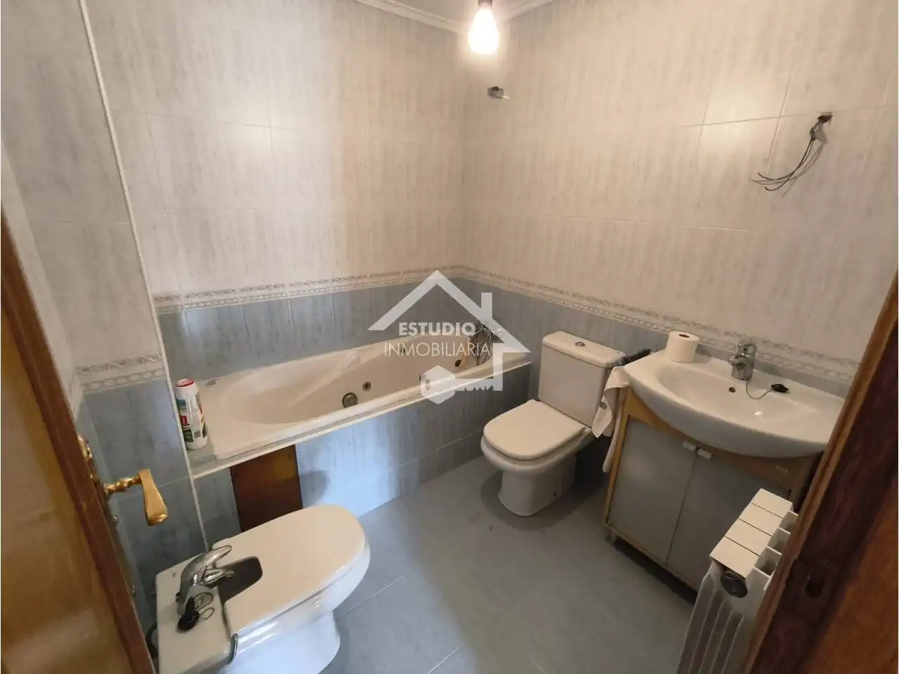 Bathroom of Flat for sale in Mendavia, Navarra