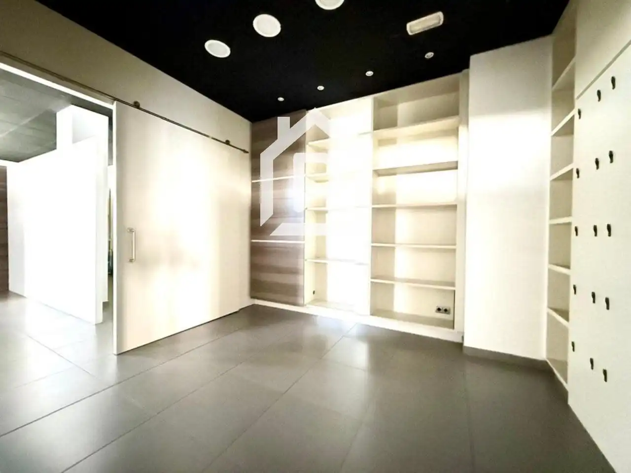 Local comercial en venta en Salvador Dalí i Domènech, imagen 4
