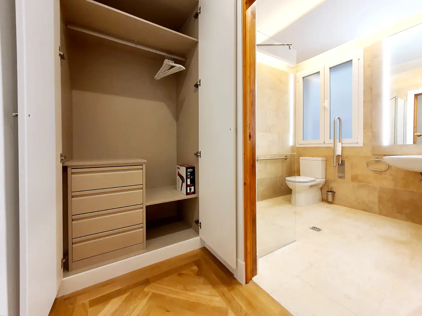 Badezimmer von Wohnungen zur Miete in Madrid mit Klimaanlage, Heizung und Möbliert