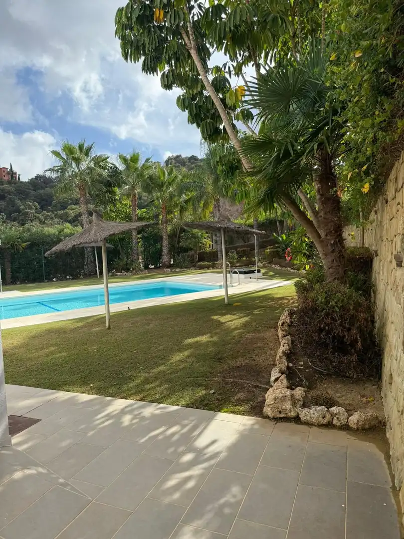 Piscina de Planta baja de alquiler en Ojén con Aire acondicionado, Jardín privado y Terraza