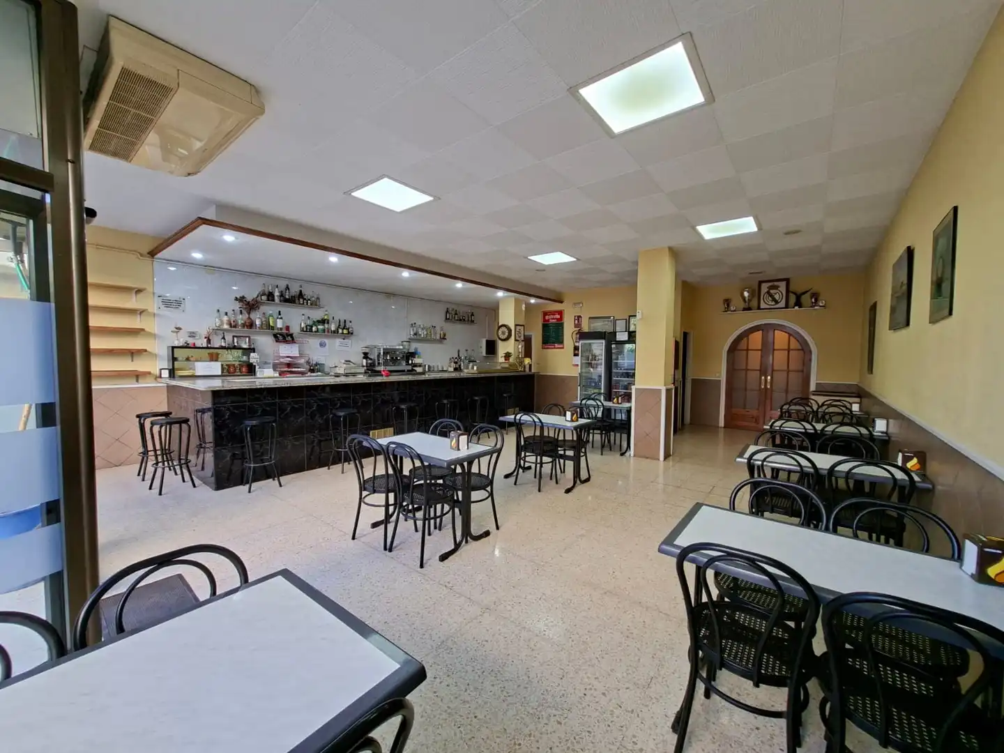 Commercial properties for sale in Llinars del Vallès  with Air Conditioner, Heating and Furnished