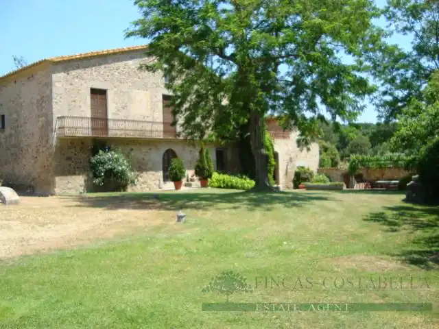 House with pool for sale in Urbanitzacions del Nord
