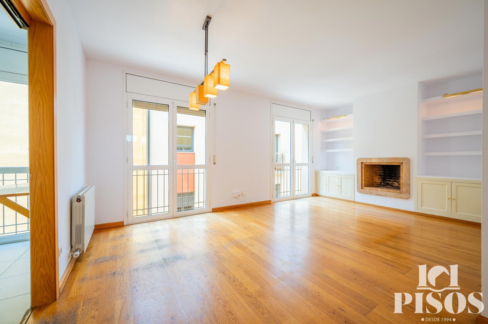 Living room of Single-family semi-detached for sale in Sant Cugat del Vallès  with Heating, Parquet flooring and Terrace