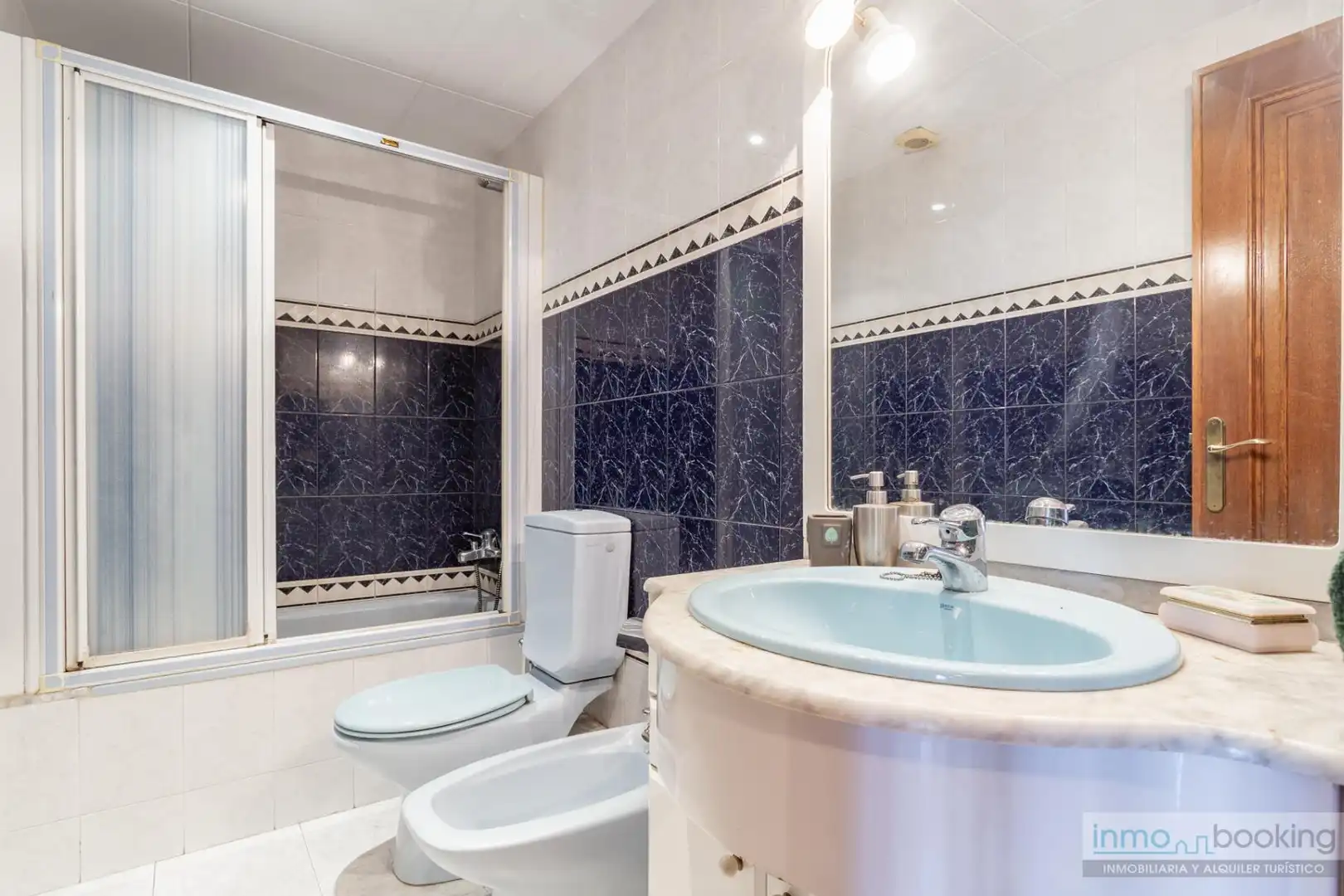 Badezimmer von Wohnungen zum Verkauf in Salou mit Klimaanlage, Heizung und Terrasse