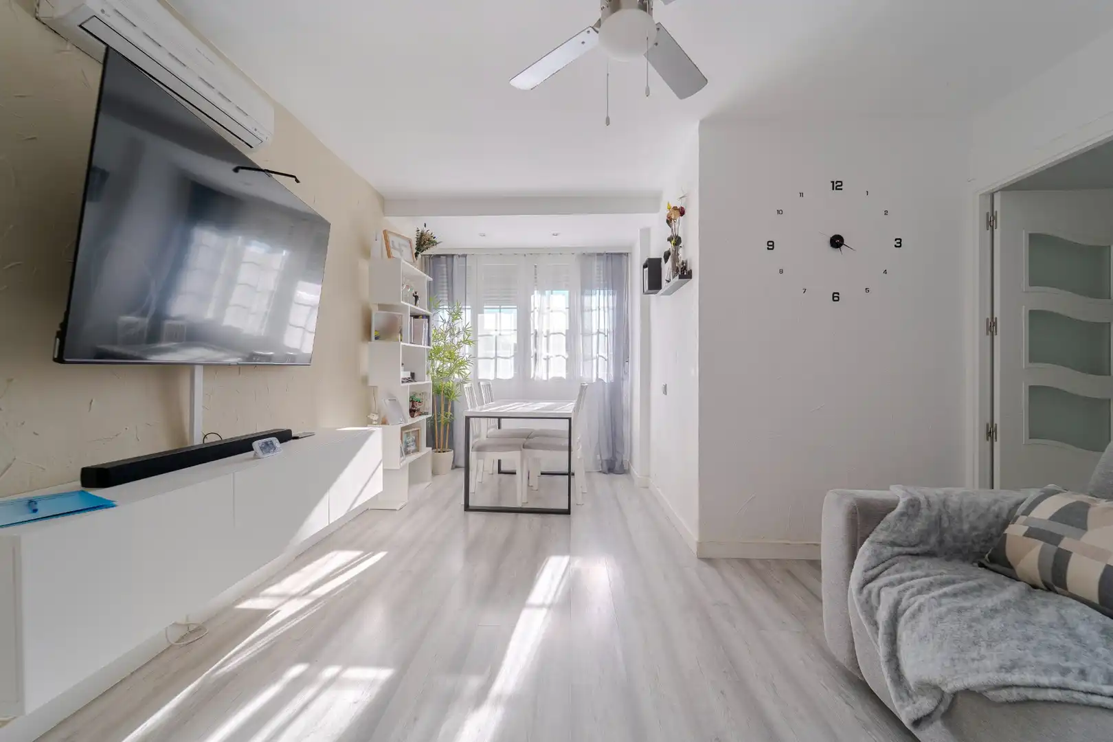 Wohnzimmer von Wohnung zum Verkauf in Sur - PAU 4