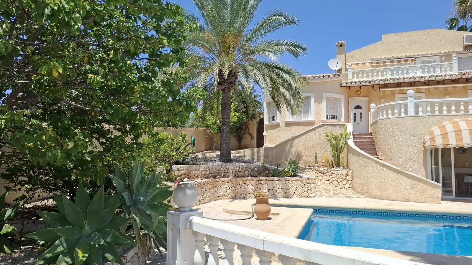Vista exterior de Casa o xalet en venda en Benissa amb Aire condicionat, Calefacció i Jardí privat