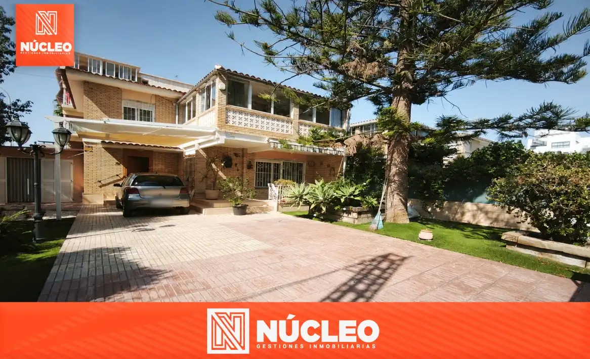 Vista exterior de Casa o chalet en venta en El Campello con Aire acondicionado, Calefacción y Jardín privado