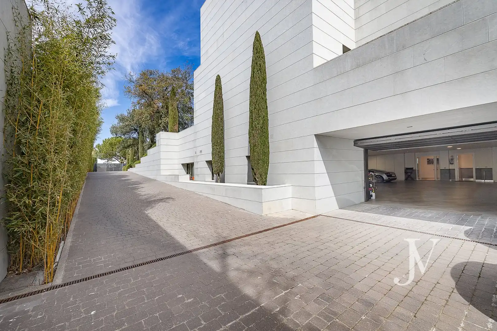 Vista exterior de Casa o xalet en venda en Pozuelo de Alarcón amb Aire condicionat, Calefacció i Jardí privat