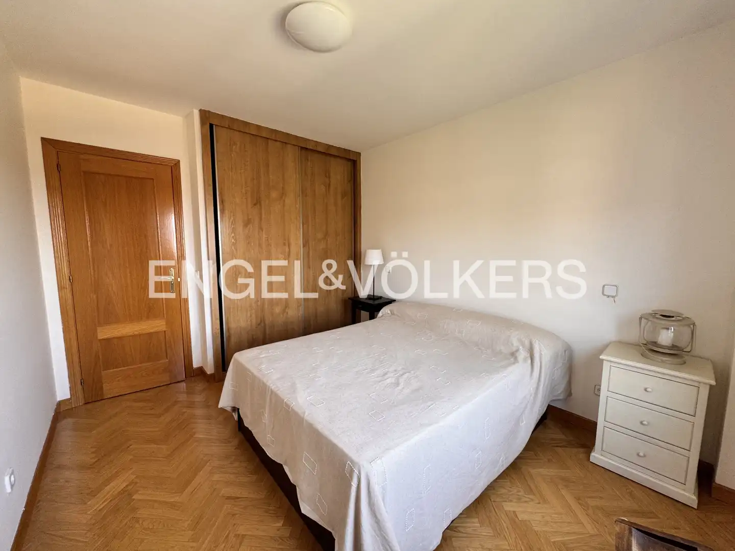 Habitación de Ático de alquiler en Majadahonda con Aire acondicionado, Calefacción y Jardín privado