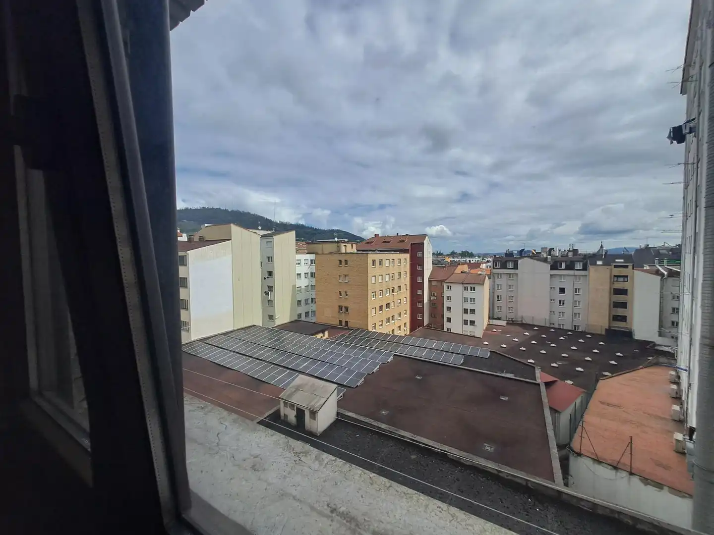 Vista exterior de Pis en venda en Oviedo  amb Traster