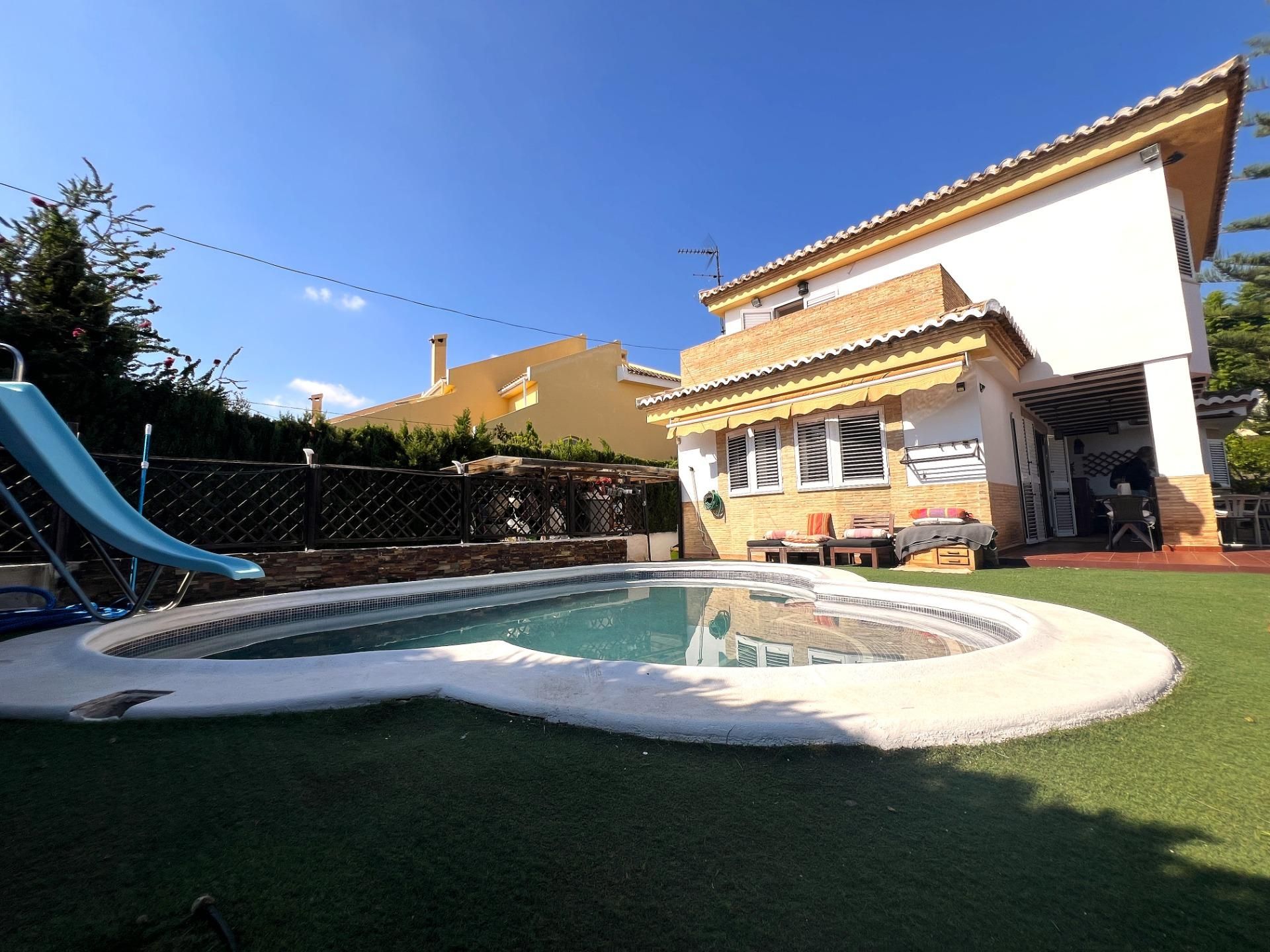 Piscina de Casa o xalet en venda en Paterna amb Aire condicionat, Calefacció i Jardí privat