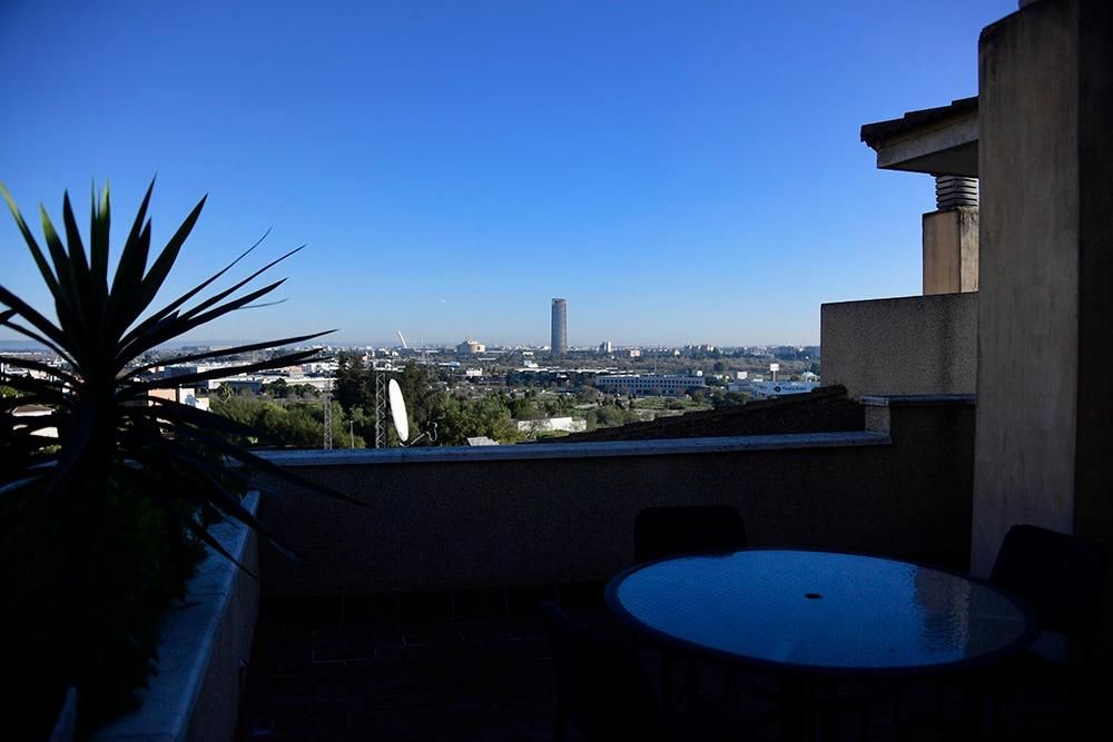 Terrassa de Àtic de lloguer en Tomares amb Aire condicionat, Terrassa i Piscina comunitària