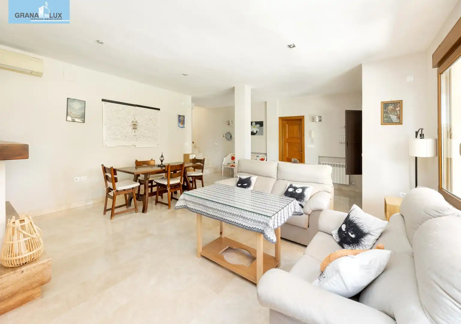 Sala d'estar de Casa o xalet en venda en Albolote amb Aire condicionat, Calefacció i Jardí privat