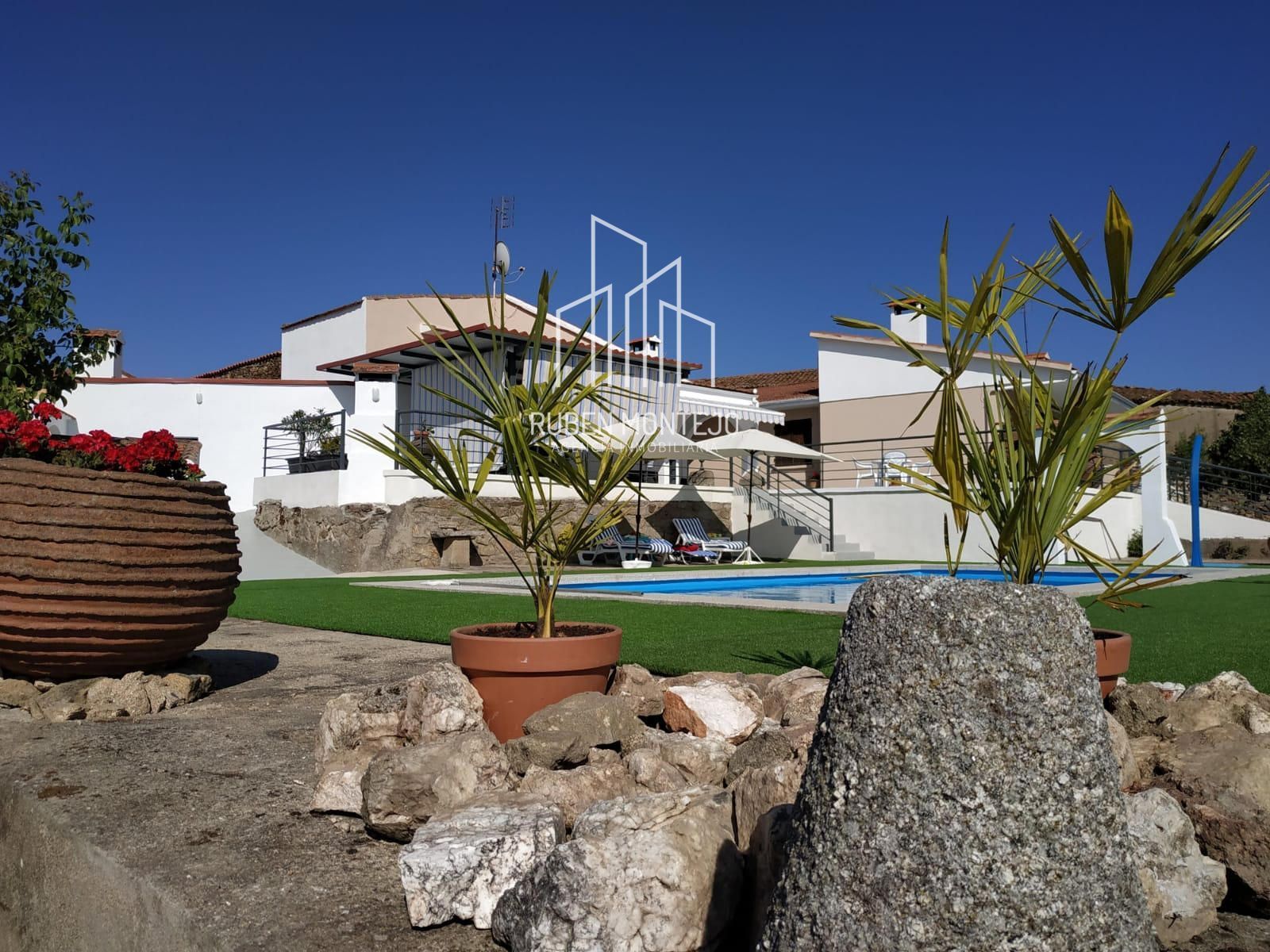 Exterior view of House or chalet for sale in San Felices de los Gallegos  with Heating, Storage room and Swimming Pool