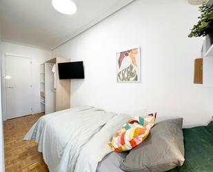 Bedroom of Flat to share in  Madrid Capital  with Heating, Furnished and Washing machine