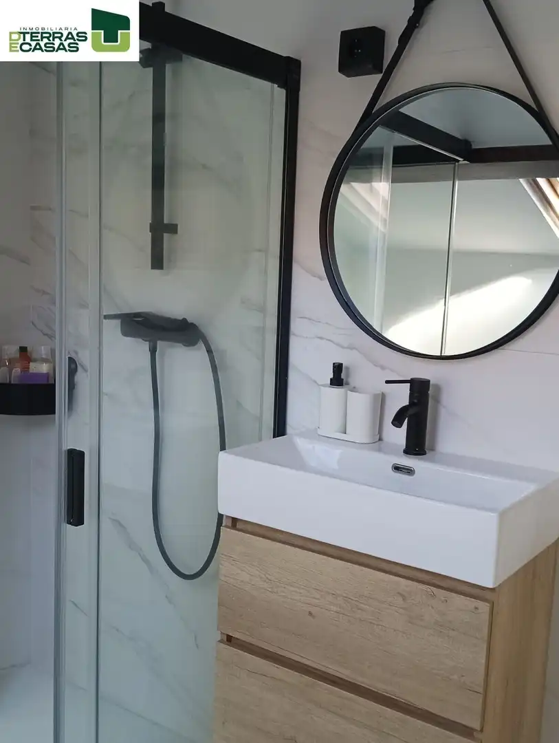 Baño de Ático para compartir en Pontevedra Capital  con Calefacción, Terraza y Amueblado