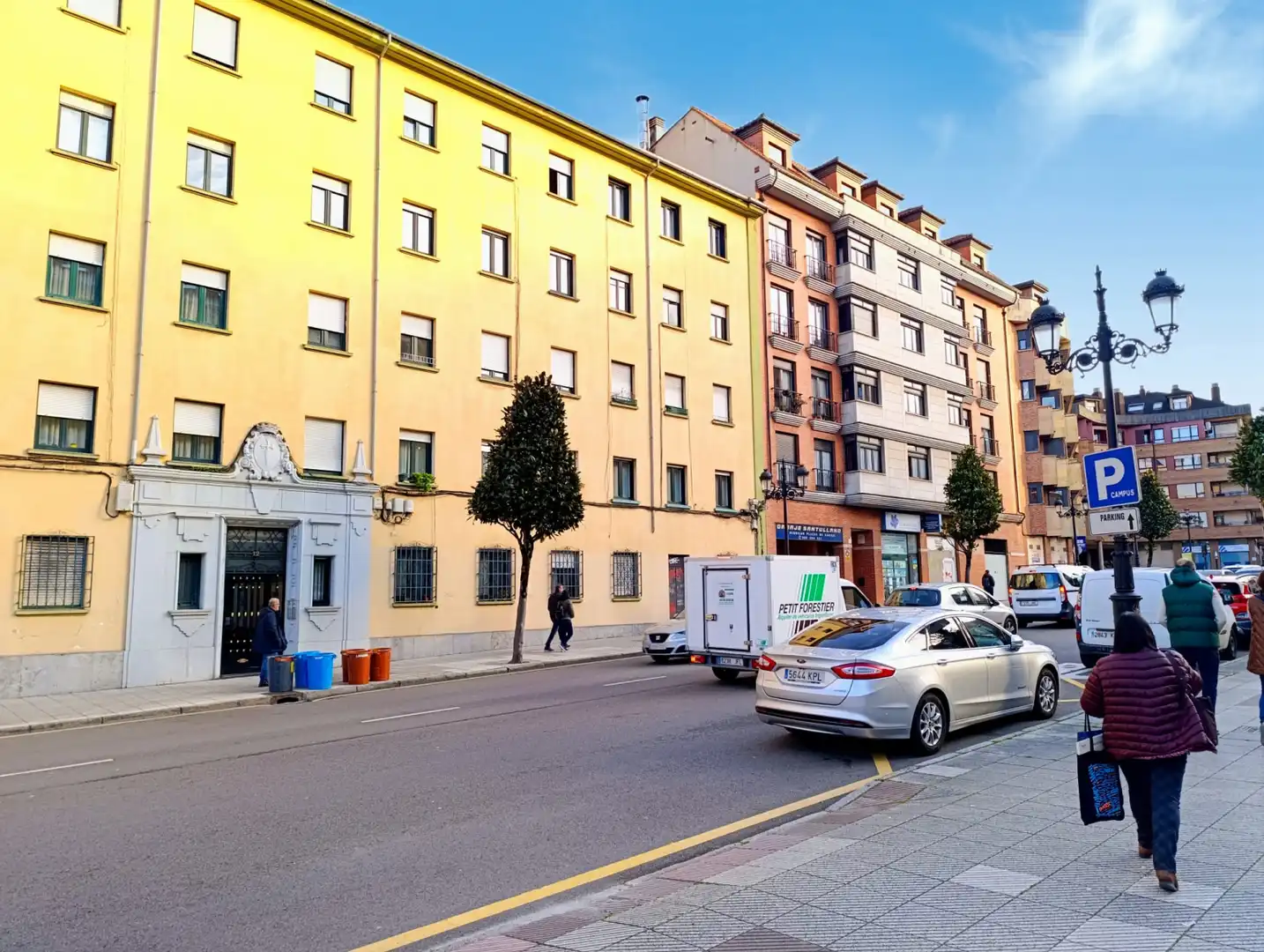 Vista exterior de Pis en venda en Oviedo  amb Calefacció