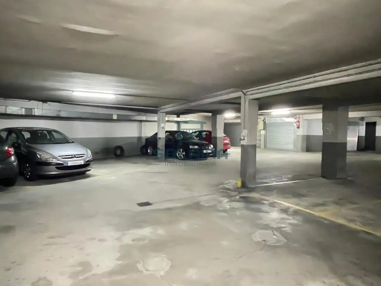 Aparcament de Pis en venda en Ourense Capital  amb Calefacció, Parquet i Traster