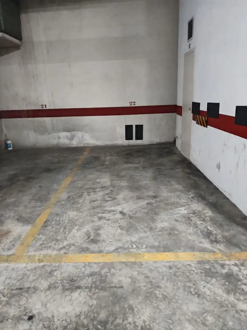 Motorradstellplatz zur Miete in Avenida Pintor Baeza 11, imagen 2