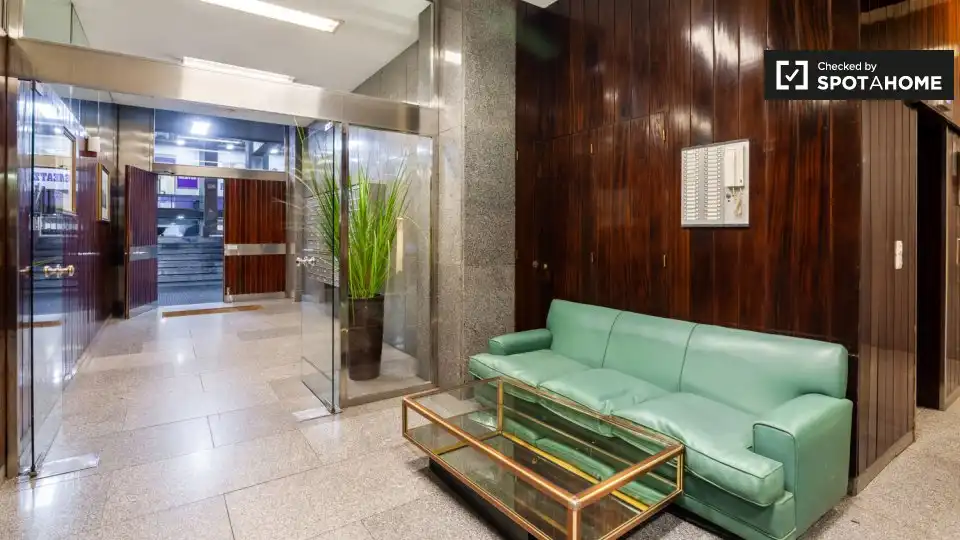 Flat for rent in Bilbao   with Air Conditioner, Heating and Furnished