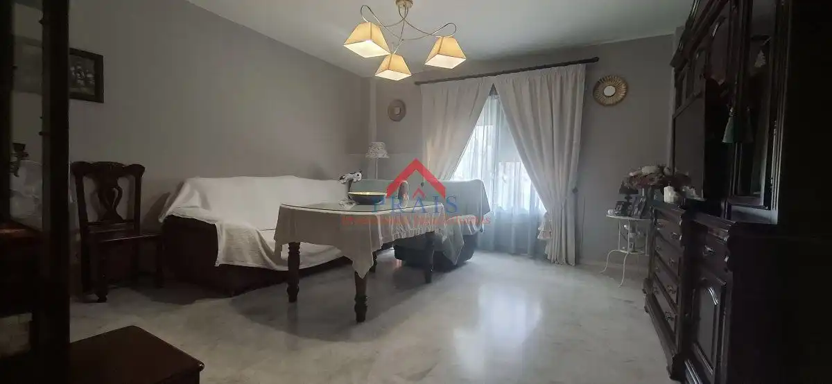 Vista exterior de Casa adosada en venta en Utrera con Aire acondicionado y Trastero