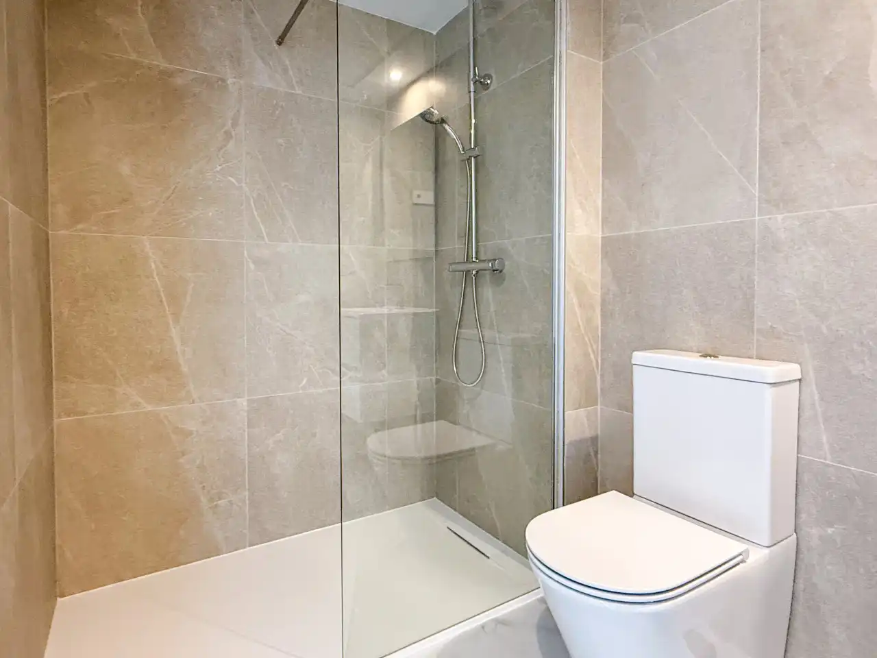 Bathroom of Flat for sale in Torrevieja  with Air Conditioner, Heating and Terrace