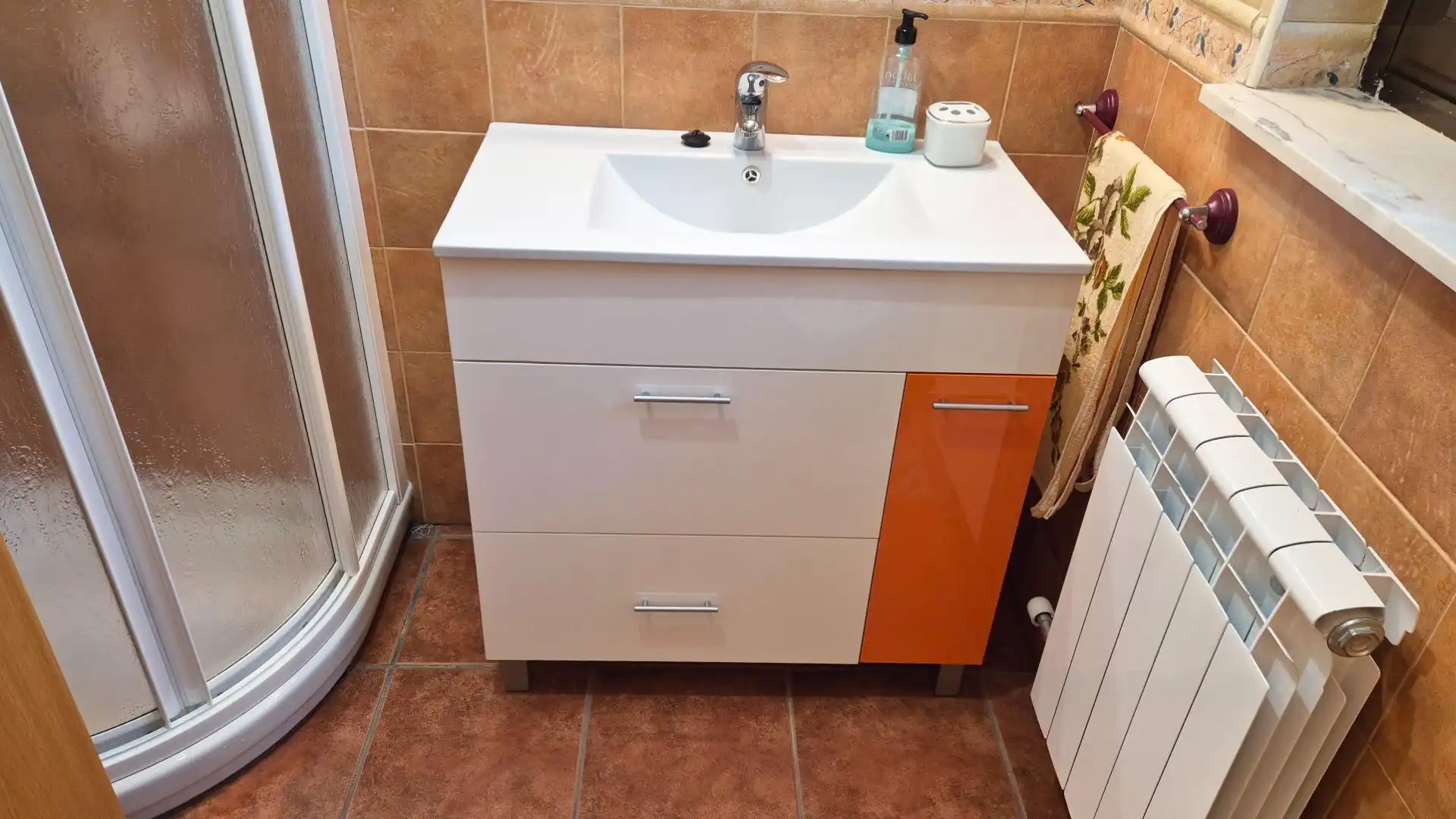 Bathroom of Houses for sale in San Esteban de la Sierra