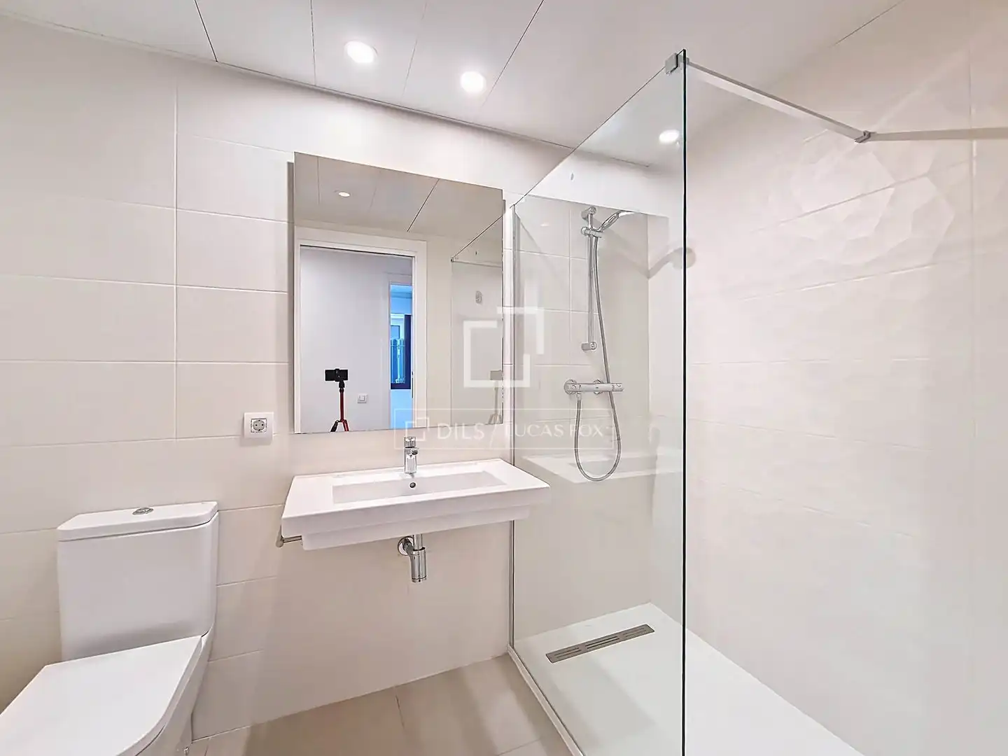 Badezimmer von Wohnung zur Miete in Vilanova i la Geltrú mit Klimaanlage, Heizung und Parkett
