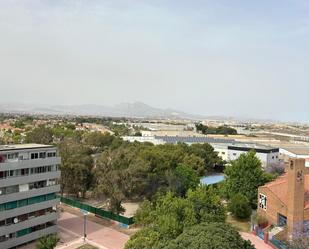 Vista exterior de Àtic en venda en San Vicente del Raspeig / Sant Vicent del Raspeig amb Terrassa i Balcó