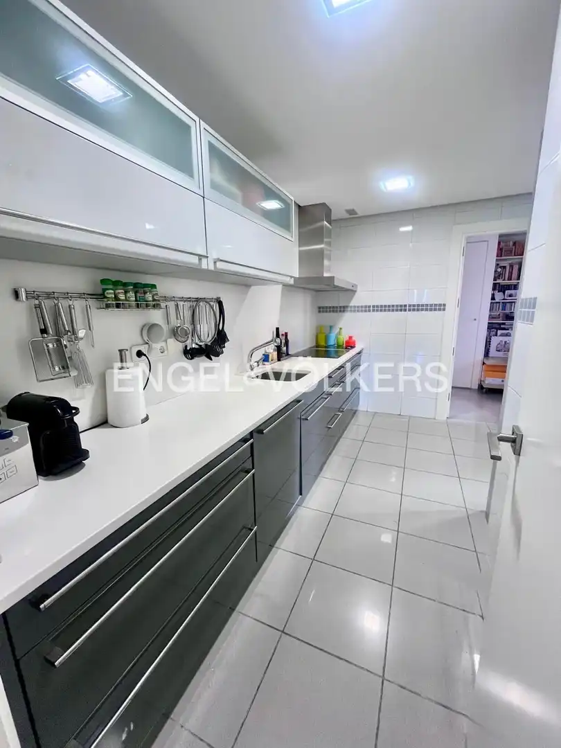 Cuina de Apartament en venda en Madrid amb Aire condicionat, Calefacció i Jardí privat