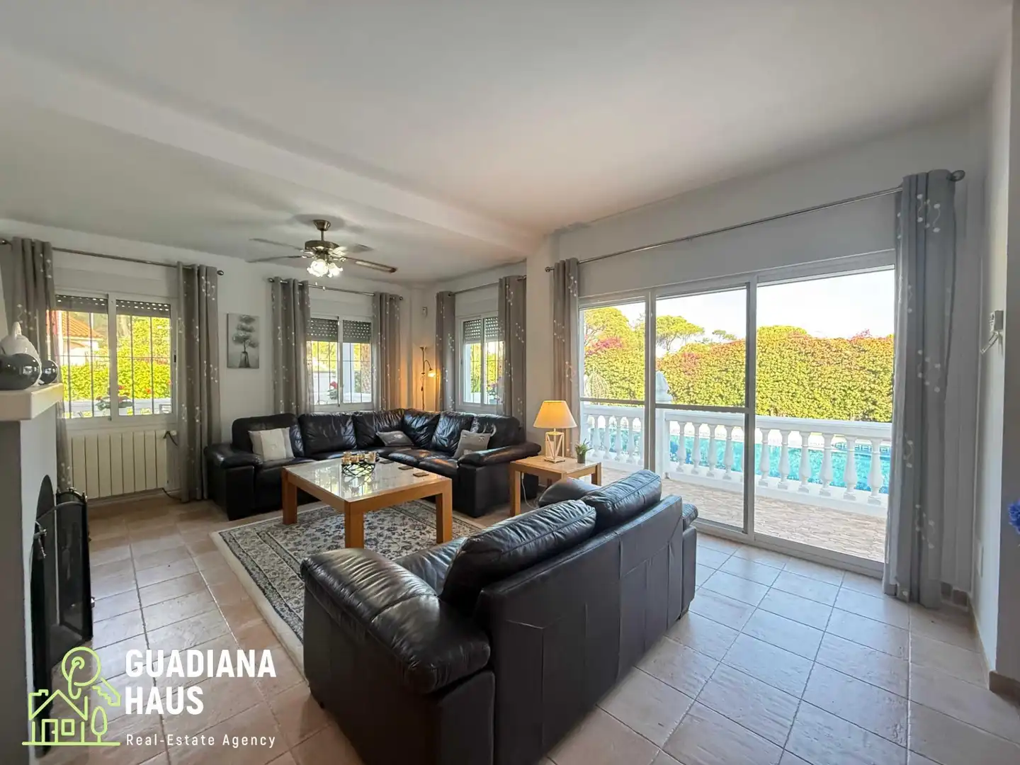 Living room of Houses for sale in Isla Cristina  with Air Conditioner, Heating and Private garden
