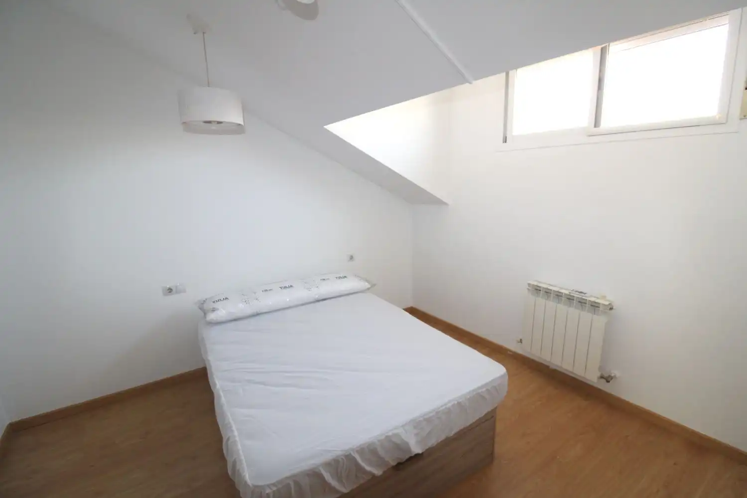 Dormitori de Dúplex de lloguer en Miguelturra amb Aire condicionat, Calefacció i Terrassa