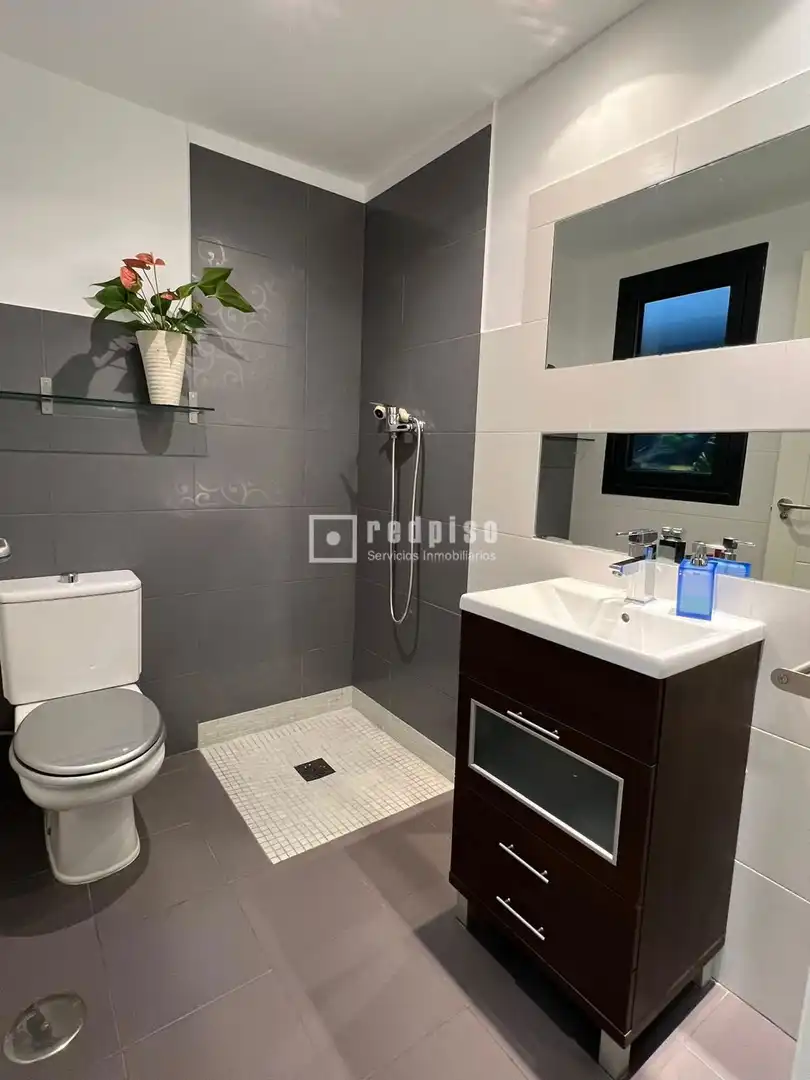 Badezimmer von Wohnung zur Miete in Armilla mit Klimaanlage und Möbliert