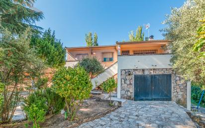 Vista exterior de Casa o xalet en venda en Navahondilla amb Terrassa i Balcó