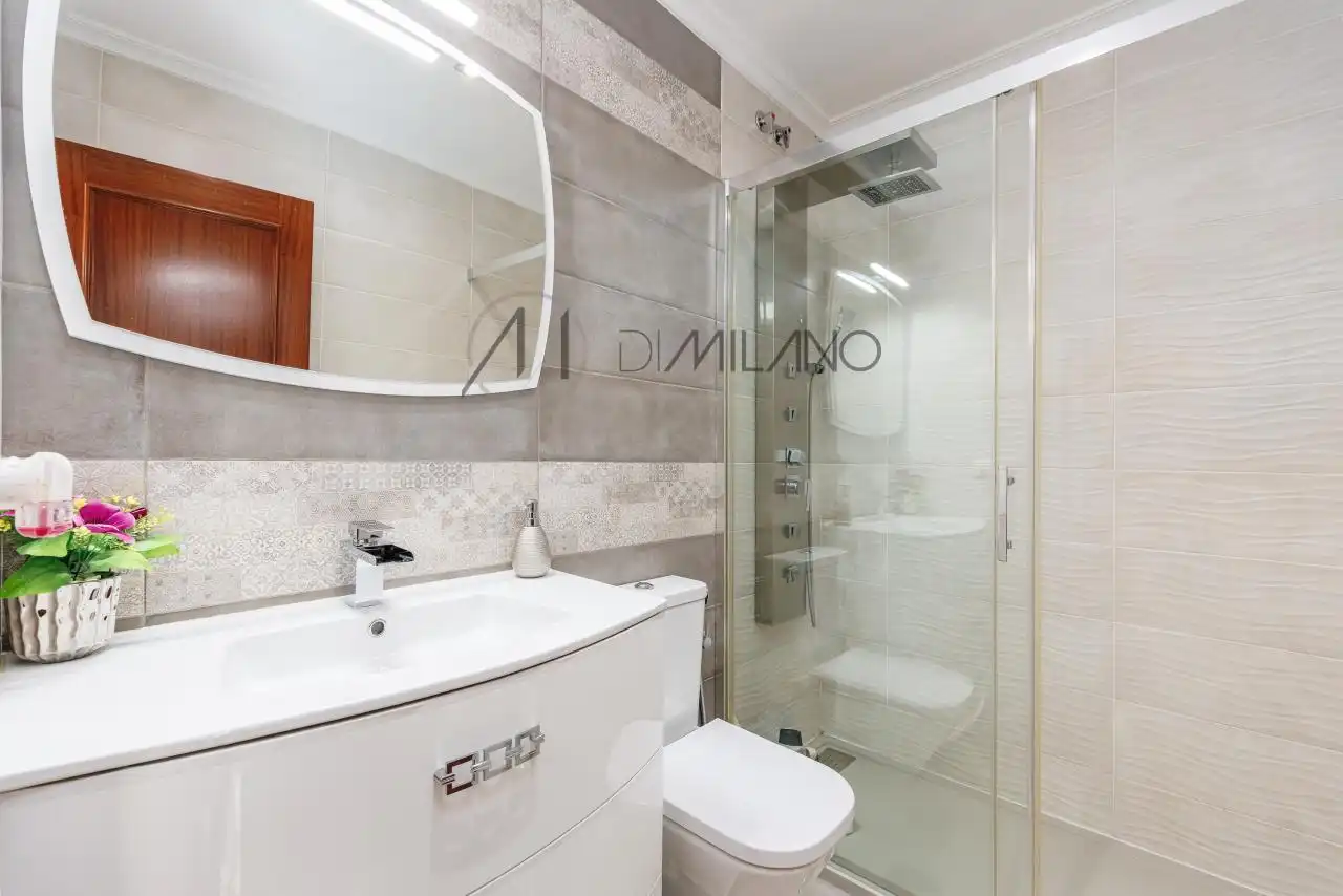 Baño de Casa adosada en venta en Vigo  con Calefacción, Jardín privado y Parquet