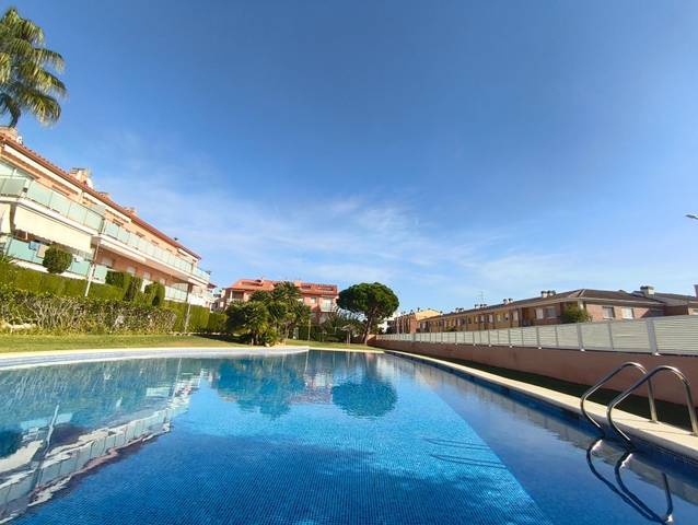 Piso en Venta en Carrer PRAT DE LA RIBA DEL en Les Salines - Pla de Sant Pere