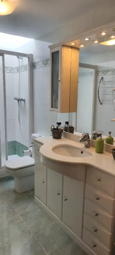Bany de Casa o xalet en venda en Cadrete amb Aire condicionat, Jardí privat i Terrassa
