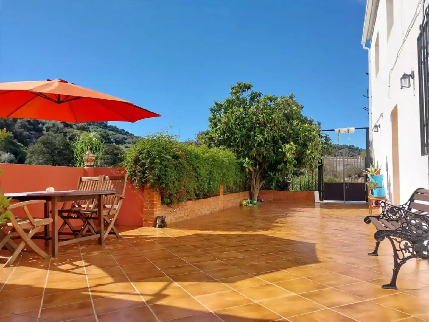 Terrassa de Finca rústica en venda en Iznájar amb Aire condicionat, Piscina i Balcó