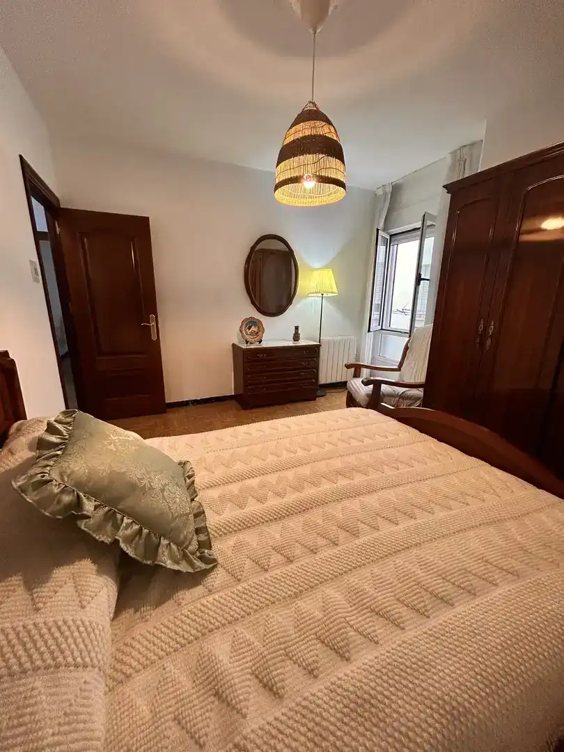 Habitación de Piso para compartir en Gijón  con Parquet, Trastero y Amueblado